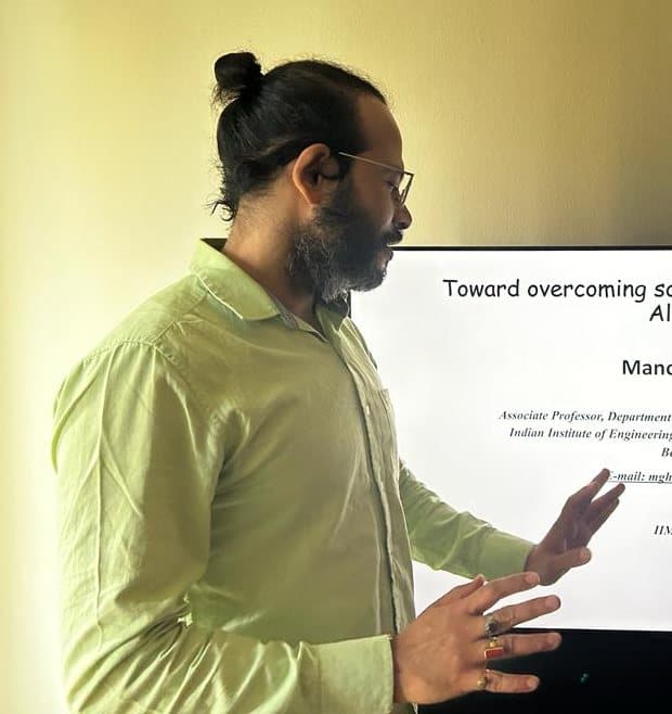 Prof. Manojit Ghosh delivering a lecture